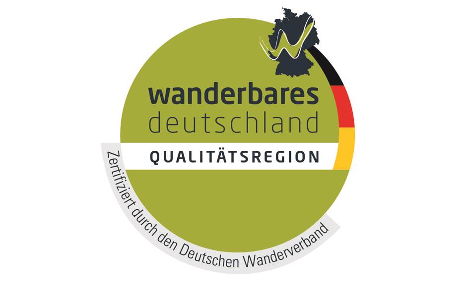 Logo QR mit weißem Hintergrund.jpg