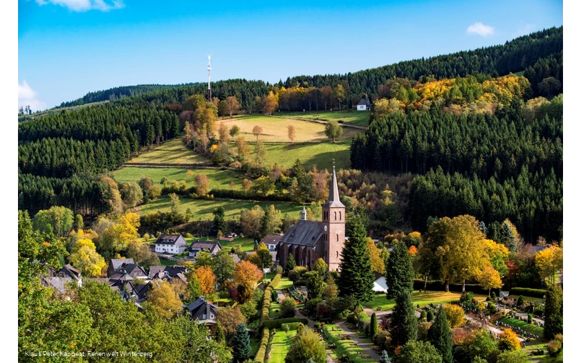 Dorfansicht Züschen mit Kirche