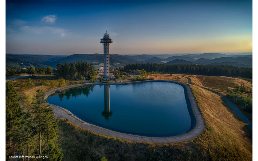 Blick vom Speicherbecken auf den Hochheideturm