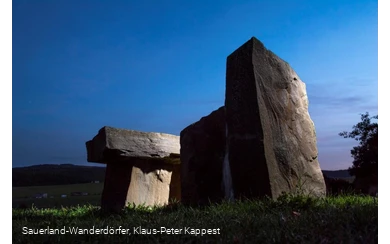 Freistuhl Düdinghausen in der Abenddämmerung