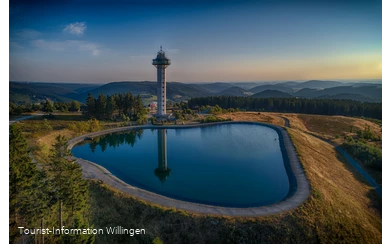 Blick vom Speicherbecken auf den Hochheideturm