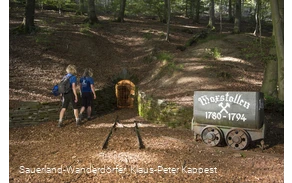 Zwei Kneippwanderführerinnen an Marxstollen