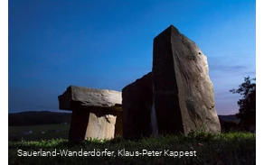 Freistuhl Düdinghausen in der Abenddämmerung