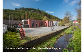 Dampf-Land-Leute Museum bei blauem Himmel