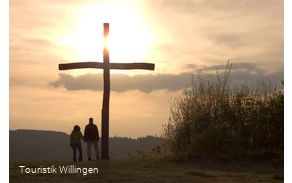 Gipfelkreuz im Sonnenuntergang