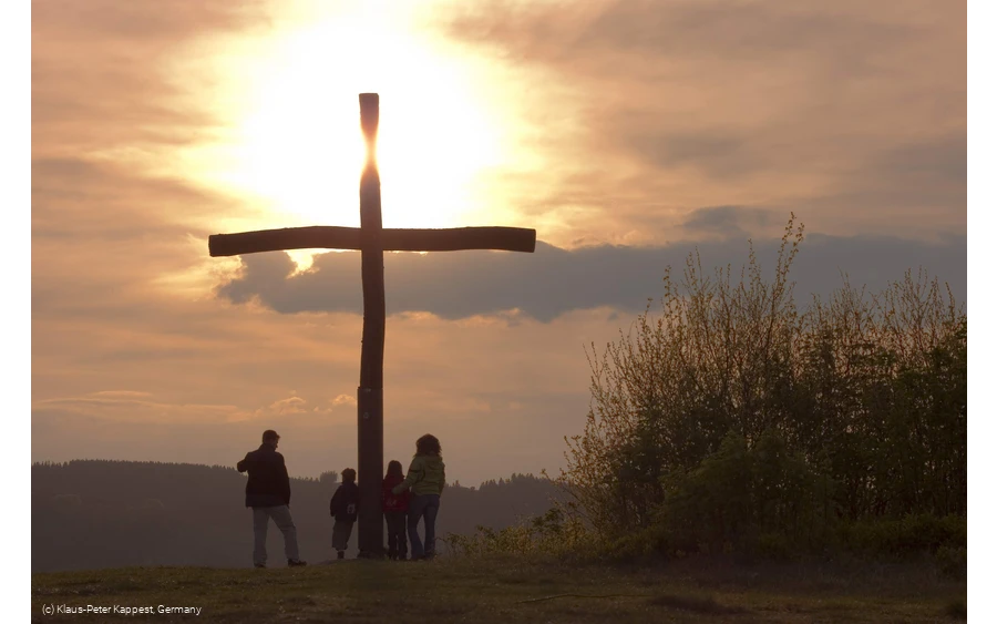 Gipfelkreuz Orenberg bei Sonnenuntergang