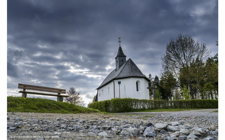 Rochuskapelle mit Blick von unten