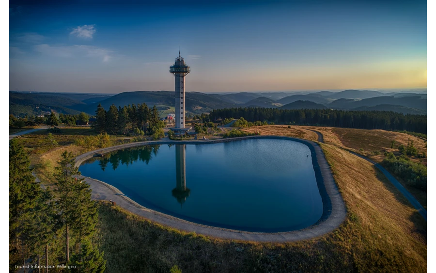 Blick vom Speicherbecken auf den Hochheideturm