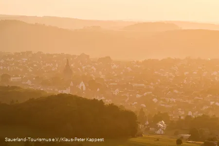 Brilon im Morgennebel