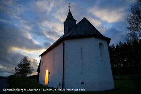 Rochuskapelle in der Dämmerung