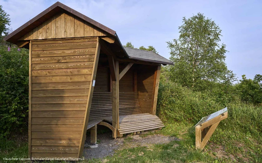 Schutzhütte oberhalb von Holthausen am Sauerland Höhenflug
