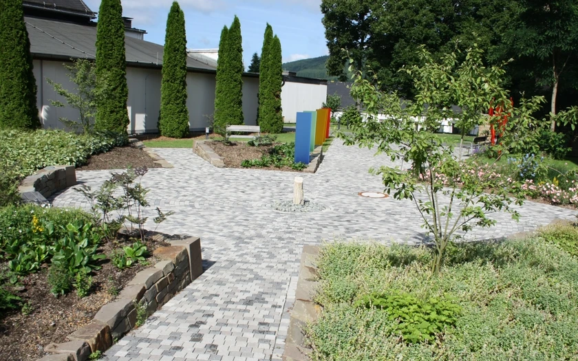 Josefsheim_Lebensgarten_1_.jpg Josefsheim_Lebensgarten_1_.jpg