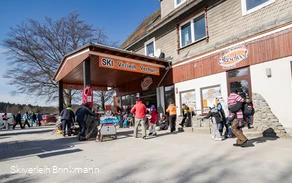 Außenansicht des Skiverleihs Brinkmann.