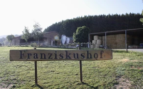 2019_08_23 Franziskushof Schild.JPG