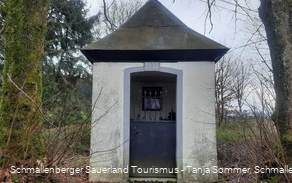 Heiligenhäuschen am Wanderparkplatz Wehrscheid bei Bracht