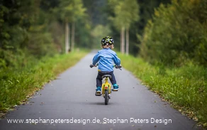 Kind auf Kids-Bike