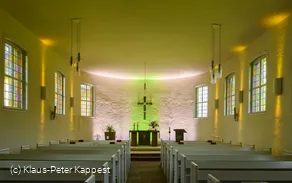 lichterkirche-rattlar-lichtspiel-dezent c) tourist-info-willingen-klaus-peter-kappest.jpg