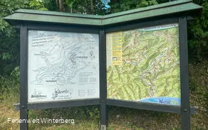 Informationstafel zu den Wanderwegen in und um Hoheleye.