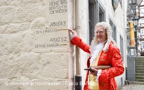 Spuren des berühmtesten Wanderarztes der Barockzeit, Doktor Eisenbart, sind in Hann. Münden überall zu sehen.