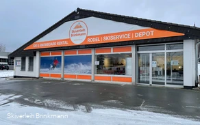 Außenansicht des Skiverleihs Brinkmann im Gewerbegebiet Remmeswiese.