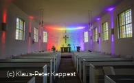 Regenbogen-Lichtspiel in der Lichterkirche Rattlar