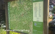 Informationstafel zu Wanderwegen in und um Winterberg.