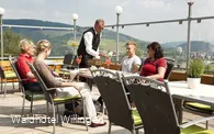 waldhotel-willingen-terrasse-bedienung.jpg