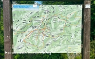 Informationstafel zu Wanderwegen in und um Lenneplätze.