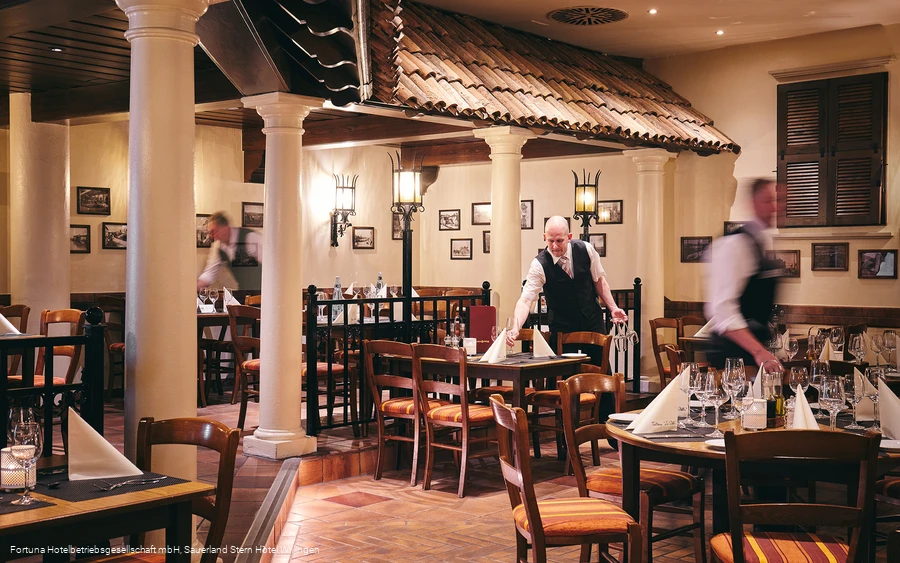 Trattoria La Stella Eindecken der Tische