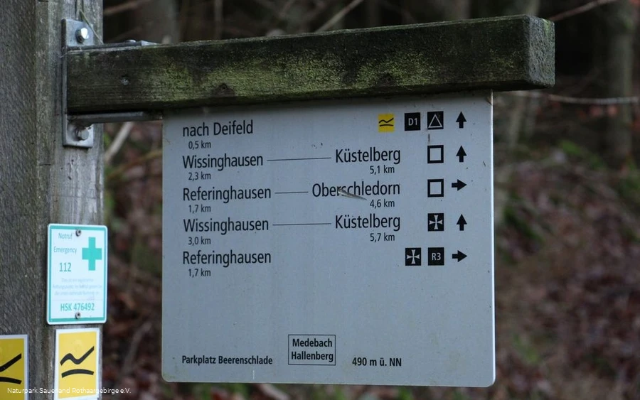 ... dem Wanderer eröffnet sich ein breites Wanderw