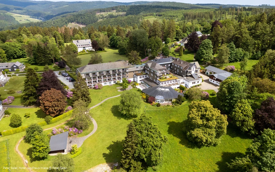 Jagdhaus Wiese in Schmallenberg Luftaufnahme Hotel Jagdhaus Wiese in Schmallenberg Luftaufnahme Hotel