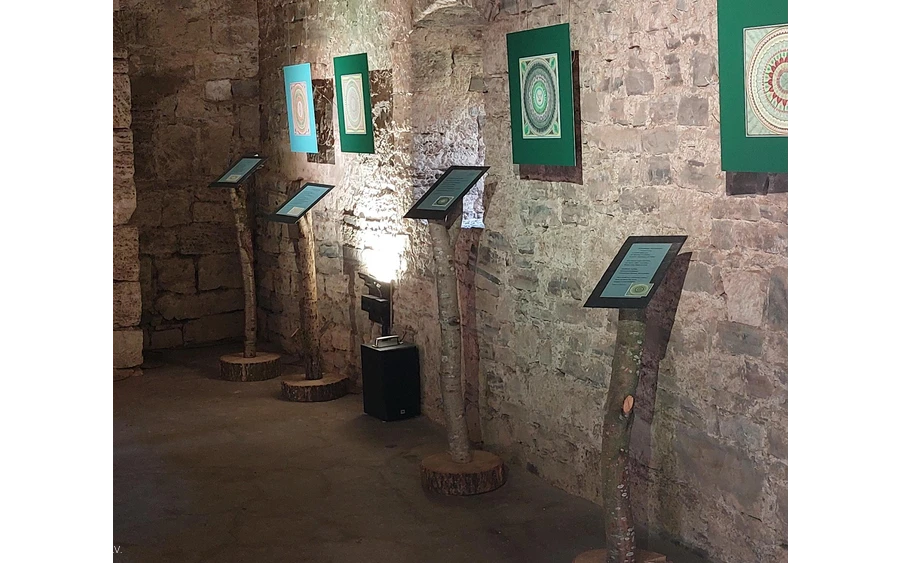 Ausstellung Sauerland-Seelenorte Einblick in die Ausstellung der Mandals und lyrischen Gedichte über die Sauerland-Seelenorte