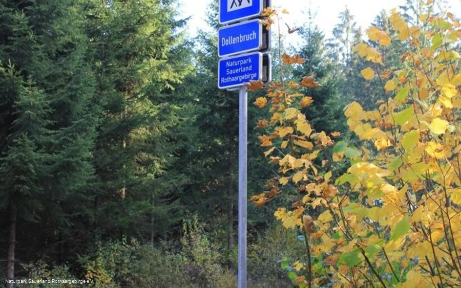 Das Verkehrszeichen als Hinweis auf den Wanderpark Das Verkehrszeichen als Hinweis auf den Wanderpark