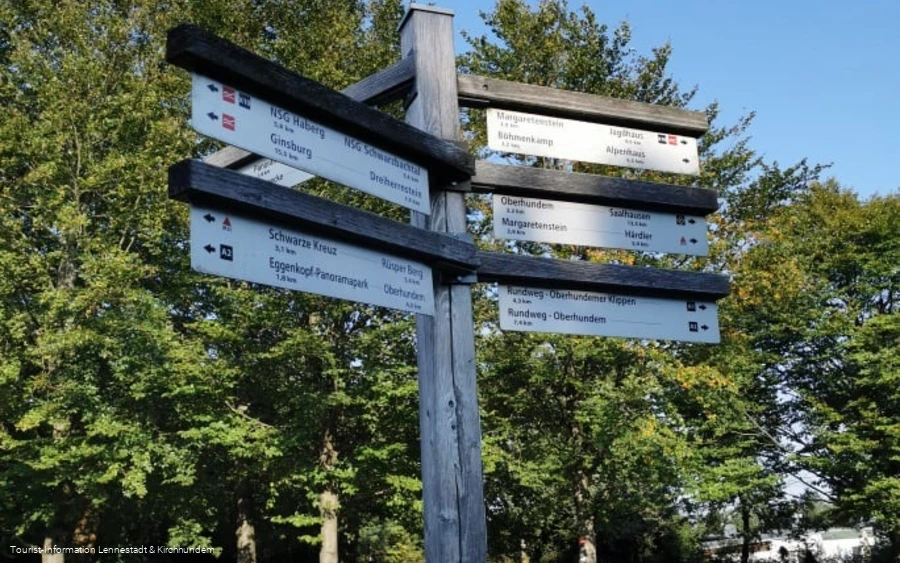 Wegweiser Rhein-Weser-Turm