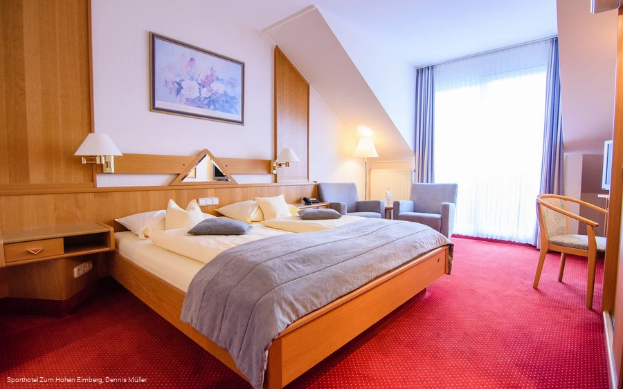 zimmer-sporthotel-zum-hohen-eimberg.jpg zimmer-sporthotel-zum-hohen-eimberg.jpg