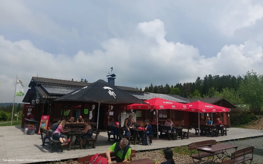 hochheidehuette-terrasse.jpg