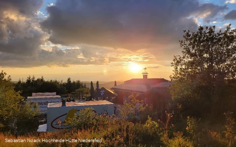 Hochheidehuette bei Sonnenuntergang