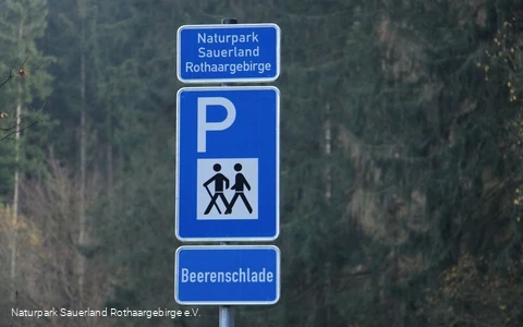 ... hier gehts zum Wanderparkplatz Beerenschlade
