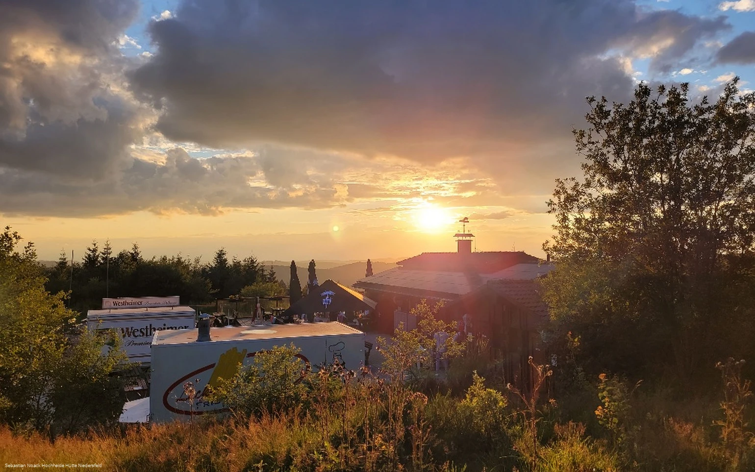 Hochheidehuette bei Sonnenuntergang