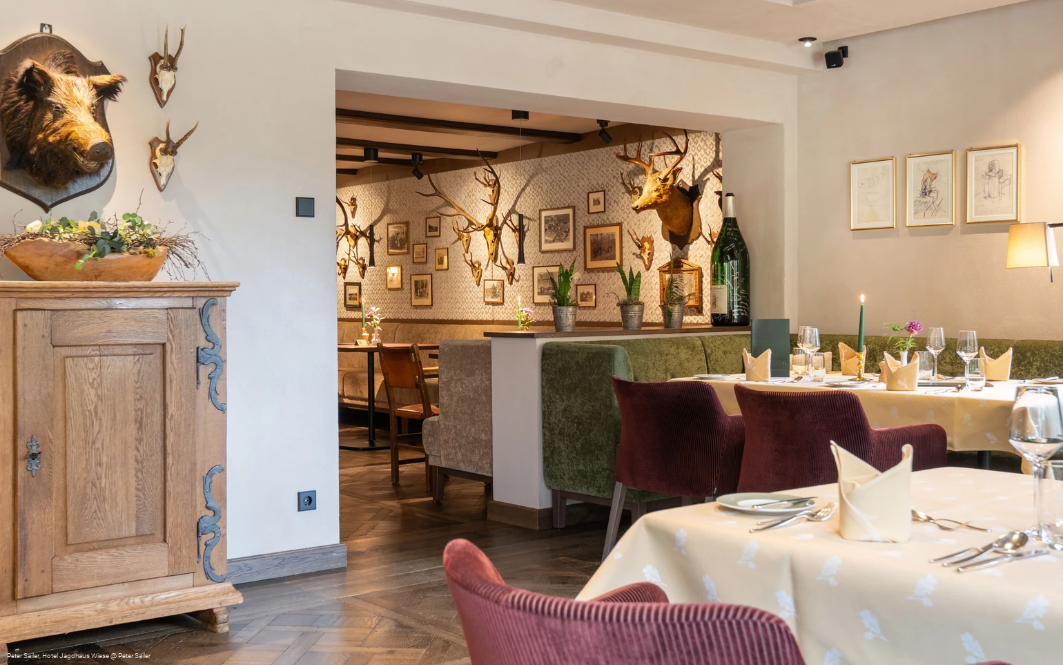Jagdhaus Wiese Traditionell-modern gestaltetes Restaurant