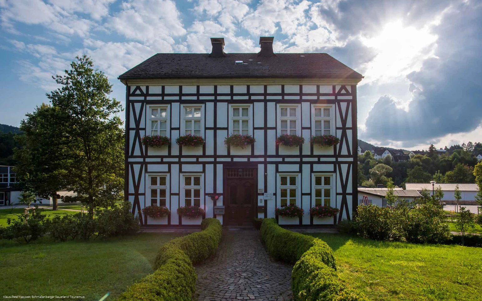 Pfarrhaus in der Ortsmitte Fleckenbergs