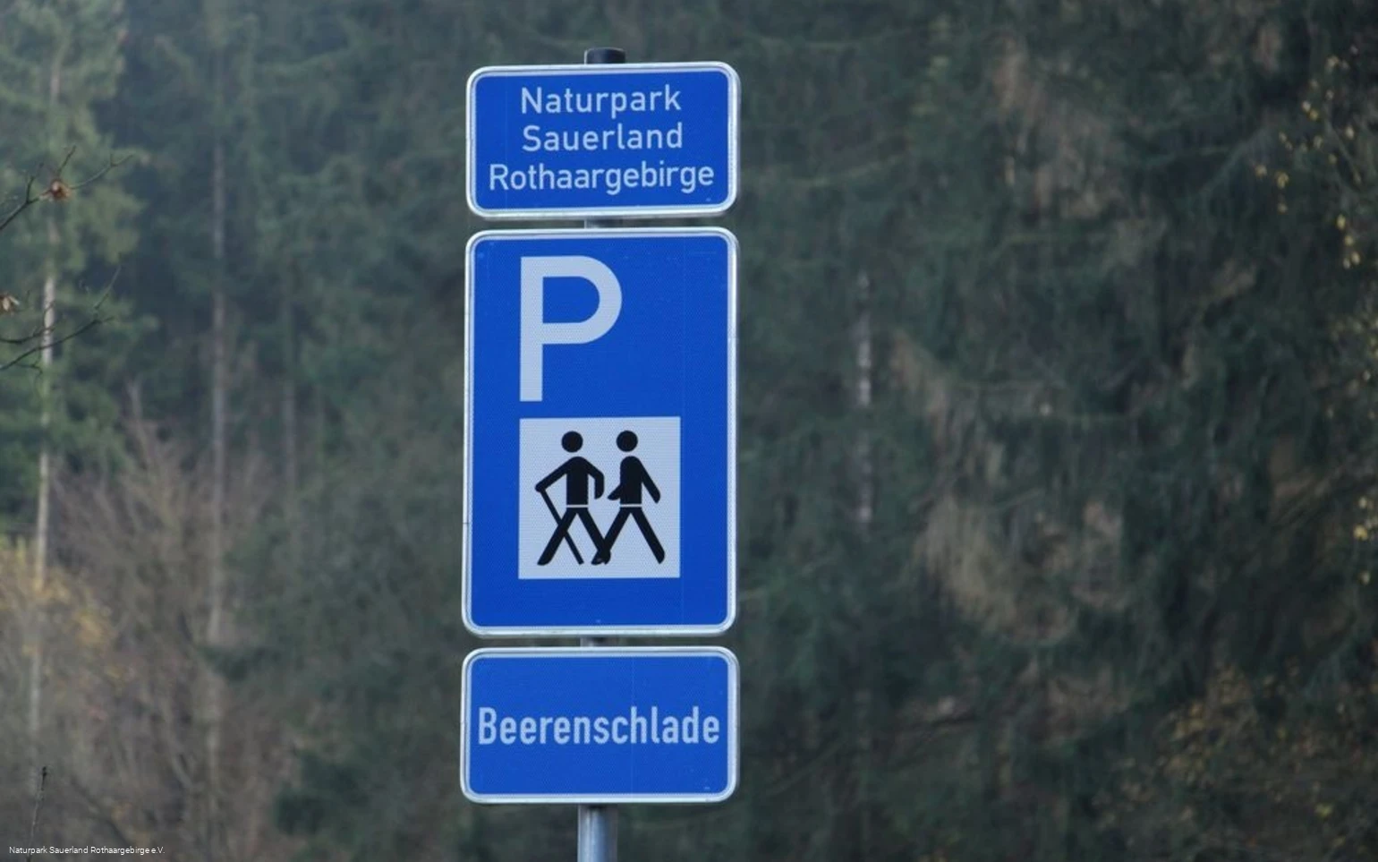 ... hier gehts zum Wanderparkplatz Beerenschlade