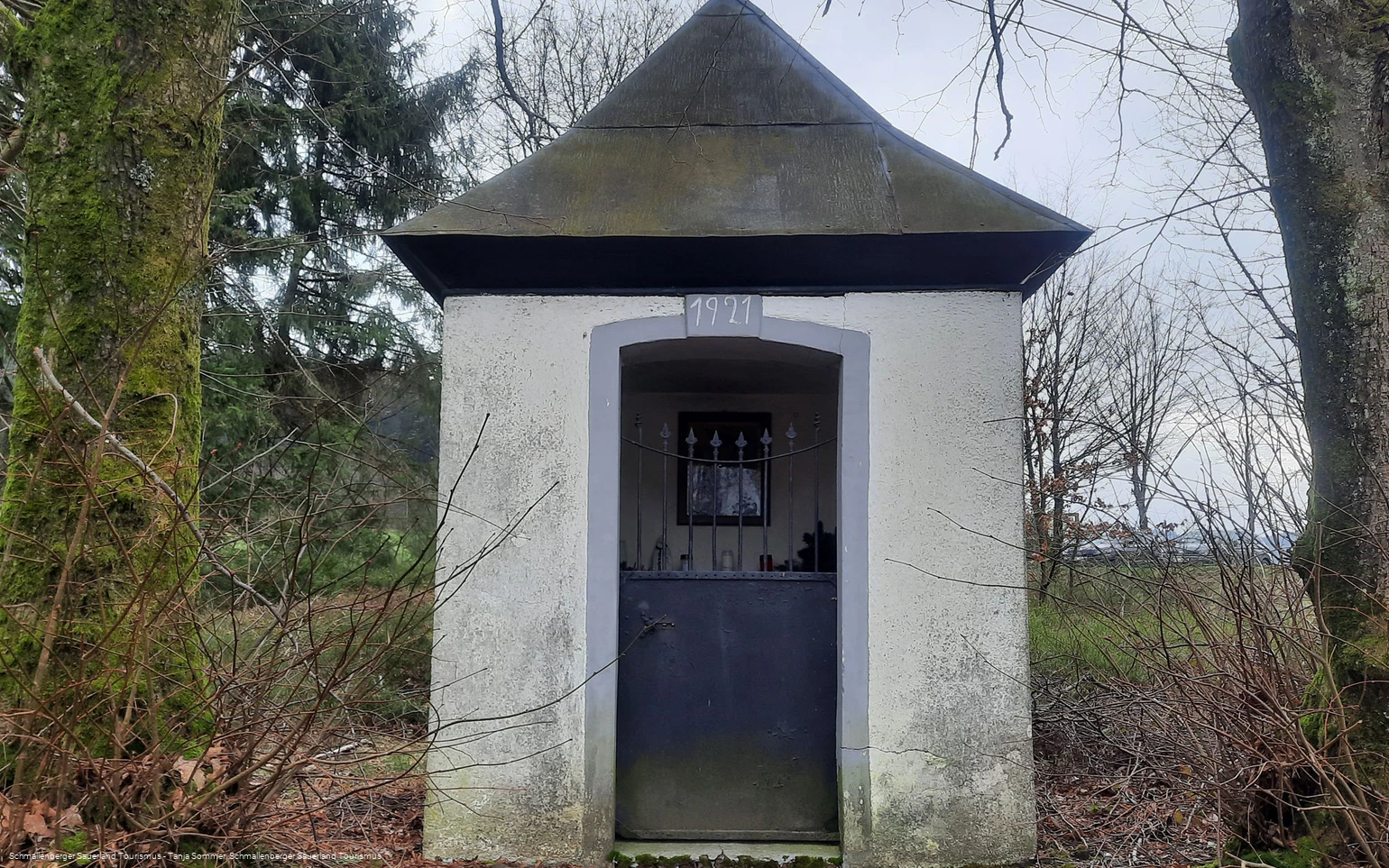 Heiligenhäuschen am Wanderparkplatz Wehrscheid bei Bracht
