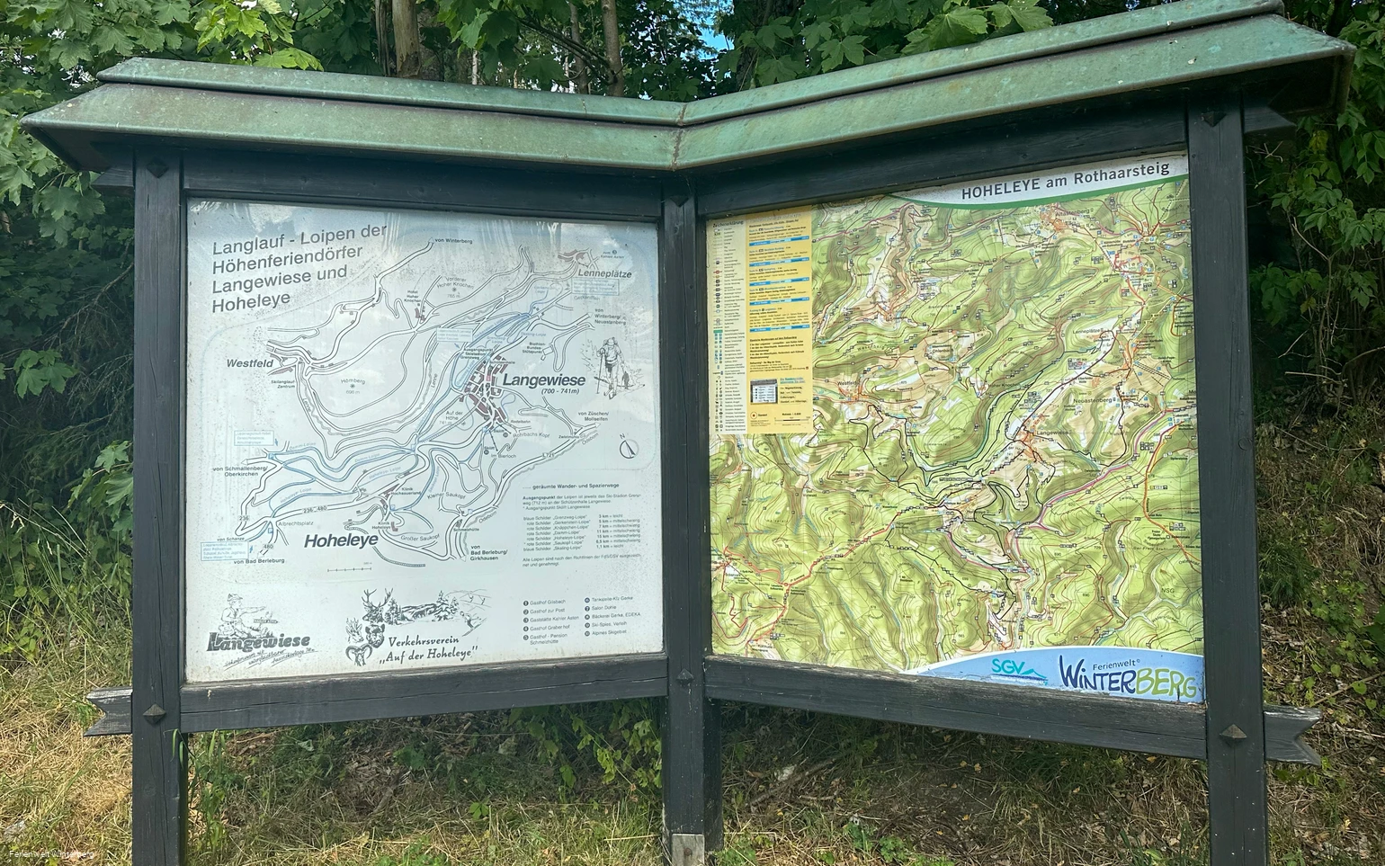 Informationstafel zu den Wanderwegen in und um Hoheleye.