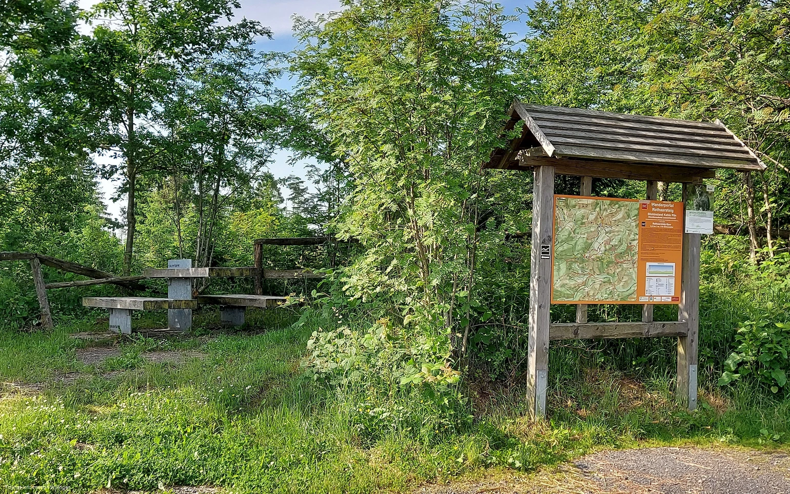 Original Wanderparkplatz Am Knoll Copyright Tourist-Information Willingen CC BY-SA.jpg