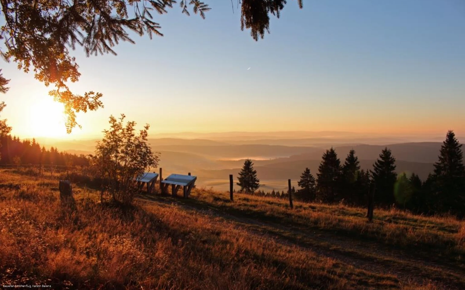 Herrlicher Sonnenaufgang am Sauerland-Höhenflug