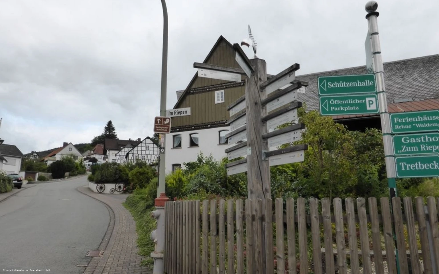 Wanderausgangspunkt Kirchplatz Düdinghausen