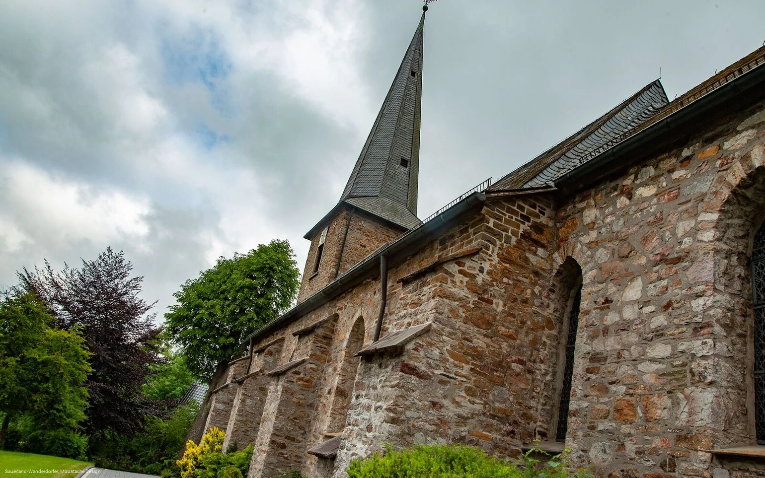 Außenansicht St. Dionysius