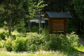 Wegweiser am Dreiherrnstein