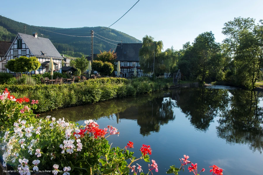 Blick &uuml;ber die Lenne nach Saalhausen